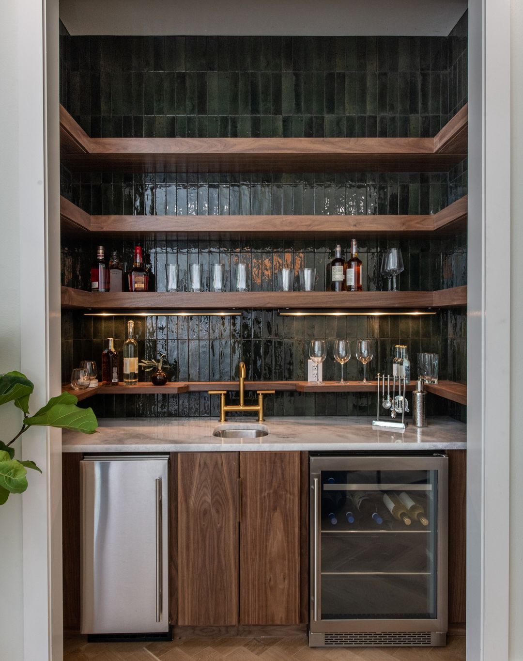 5 Home Bar Color Ideas To Invite Joyful Summer Social Gatherings